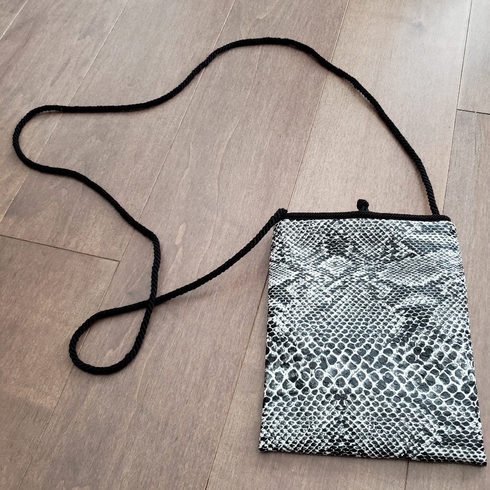 🌷Snakeskin crossbody purse